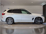 ご納車後も全国約200拠店のBMW正規ディーラーサービス工場にて保証対応いたします。お近くのBMW正規ディーラーをご案内の上、アフターメンテナンスをお受け頂けますので、安心してお乗りいただけます!!
