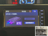 ナビ連動ETC付きです。高速道路料金所での小銭の出し入れや雨天時における窓の開け閉めなどの煩わしさが解消できます。料金所の通過もスムーズで快適ですよ。☆使用履歴表示や音声案内もしてくれます☆