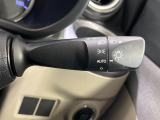 【オートライト】周りの明るさに応じて自動でヘッドライトの点灯・消灯ができる機能です!ライトの付け忘れ・消し忘れなどが無くなり、雨の日や夕方の走行も安心!トンネル通過時も便利ですね♪