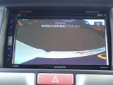 バックカメラ装備しております。駐車時に大変役に立ちますよ。駐車が苦手な方にも便利機能です。