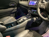 運転席周辺のスマートなレイアウトが、操作のしやすさを実現。快適なドライブをサポートします。