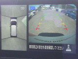 『上から丸見え』のアラウンドビューモニター搭載!車を上から見下ろした状態がナビ画面に映し出されるので、前後・左右の障害物を確認でき、安心・安全です♪一度使用すると、手放せなくなる装備です!
