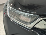 LEDヘッドライトは、点灯の瞬間から最大光量を発揮し、突然暗くなるトンネルなどでの安定感を高めます。