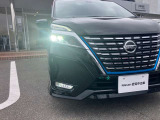 LEDヘッドランプを装備しておりますので、暗い道でも明るく照らしてくれるので安心して夜道やトンネルを運転できますよ!