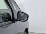 【ブラインドスポットモニター】巻き込み事故防止や、車線変更時の事故も予防します。