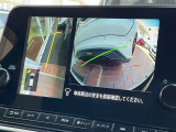 アラウンドビューモニターは、死角になりやすい左前のみを映し出すことも可能です。1人で運転している時も、運転席に座ったまま障害物の確認ができて便利で安心ですね!