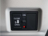 ◆片側電動スライドドア◆狭い駐車場でも乗り降りが楽々♪お子様が隣の車にドアを当ててしまう心配もございません!小さなお子様連れの方もこれで安心。