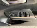 電動格納式リモコンドアミラーと、パワーウィンドウスイッチ等は運転席ドアにあります。