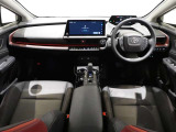 高いホールド性で運転姿勢が安定します。長距離ドライブでも疲れにくいのが魅力です。快適なドライビングライフをお送りください♪