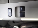 前席の窓の開閉は電動になりますので、便利ですよね。