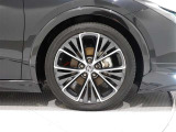 タイヤサイズは(195/50R19)で純正アルミホイールです。