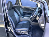 フロントシートです!!セパレートシートなのでお尻をしっかりホールド!!スポーティな運転にも最適です!!