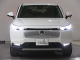ハロゲンより明るく、より遠くまでさらなる安心感のあるLEDヘッドライトを採用。照射軸の上下方向を自動調整するオートレベリング機構、点灯忘れも防止できるオートライトコントロール機構付きです。