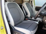 使用感を抑えたきれいな運転席。状態重視の方にもおすすめできます。前席リラクゼーション機能&シートヒーター装備。