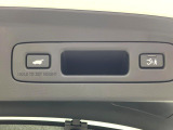 【パワーバックドア】スマートキーや運転席のボタンを押すだけでリアゲートが自動で開閉します!荷物を持っている時や、高い位置にあるバックドアを閉める際に便利な機能です♪