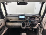 見通しの良い運転席回りとなっておりますので安心して運転をして頂けます!窓が大きいので明るく開放的な室内です