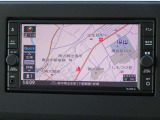 【ナビ】メモリーナビ(MJ120D-W)付きです。目的地を設定すれば初めての場所でも簡単に行くことができます。もちろん音楽だって聴けちゃいます♪