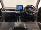 【前方視界】開放的な前方視界!運転がしやすく疲れにくいです♪窓が大きく、見通しがとっても良いおクルマですよ♪