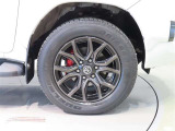 純正のアルミホイール装着車です。タイヤサイズは265/60R18です。