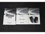 保証書・記録簿・取扱説明書と揃っていいます。キーの電池は新品にお取替えしてから納車させて頂きます。