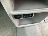 シートヒーターやUSBソケットつきで携帯など充電可能(^^)/