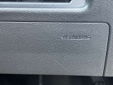 ニ-エアバックは衝突時、ドライバーの足を守ってくれます!