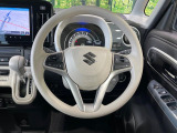 インテリアに合わせたデザインのステアリングは、運転される方のことも考え、運転しやすい形状、大きさです。是非一度、実際に触ってお確かめください。