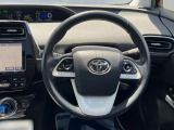 【純正革巻きステアリング】上質な革を使用することで、手にしっかり馴染みとても運転しやすいハンドルです♪
