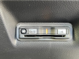 運転席右下にETCがついています。