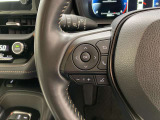 運転中、オーディオの操作をしてて、ハッとしたことはありませんか?ステアリングスイッチは、運転中でもハンドルでオーディオの操作が可能です。安全なドライブをサポートします。