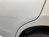 左リアドアに傷・凹みがあります。