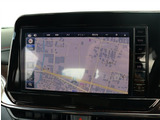 『1台』のお車に対して、3名体制で日々議論を重ね仕入れを行っております。