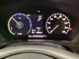ハイブリット車専用のメーターです。右側の大型スピードメーターに加え、ステアリングスイッチを使って左のマルチインフォメーション・ディスプレイで燃費や動力伝達などの情報が見れるようになっています。