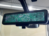 【デジタルインナーミラー】後席の大きな荷物や同乗者で後方が確認しづらい時でも安心!カメラが撮影した車両後方の映像をルームミラー内に表示。クリアな視界で状況の確認が可能です!