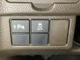 VSA装備車です。VSAはドライバーの操作と車の動きを見守っています。もし車の挙動が乱れたとき、4輪別々にブレーキをかけたり、エンジンパワーをしぼることによって車を安定させます。