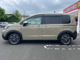 こちらのお車はメーカー保証継承が可能です。メーカー保証とは、3年もしくは6万キロ(一般保証)、重要部品(走る・曲がる・止まる・電子制御装置・乗員保護装置)については5年もしくは10万キロの保証です。