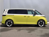 VW最新EVデザインを体現したID.BUZZ。どの角度から見ても魅力的です。