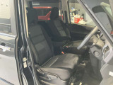 やわらかい座り心地のシートで長時間の運転でも疲れにくくなっています☆シートリフターも付いているので乗る方の身長に合わせて調整が可能です♪