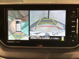 リバースギアに入れるだけで後方の表示へ切り替わります。夜間や雨の日の駐車も楽になりますよ。