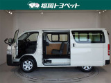 スライドドアは両側手動式です。