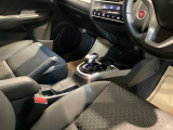 運転席周辺のスマートなレイアウトが、操作のしやすさを実現。快適なドライブをサポートします。