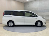 「中古車ハイブリッド保証」付き。ハイブリット機構を無償で保証します。保証期間は初度登録年月から10年目まで、または3年間の長い方。但し累計走行距離が20万km以内。