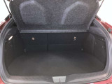 バックドアを上げた状態です。シートを倒せば荷室のスペースが広くなります!用途に合わせて快適な室内を!