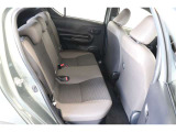 後席シートは分割可倒式。乗せる荷物や乗車人数に合わせて片側ずつ倒すことが出来ます。