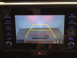 【バックカメラ】運転が苦手な方も車庫入れラクラクです!ギアをリバースに入れれば自動的に切り換わりますので、面倒な操作は不要です♪狭い駐車場もお車を傷つけず安心ですね!