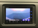ギヤをR(バック)に入れるとナビの画面に後ろの映像が映るリアカメラ付です。後退時、コンディションが悪い視界でもカラーバックモニターがドライバーをサポートします。