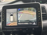アラウンドビューモニターは4方のカメラで真上から車を見たようにモニターで確認ができます。周辺の安全確認、小さなお子様や障害物も目視で確認できるので駐車のしやすさだけでなく、事故防止にも役立ちます。