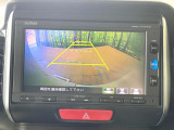 【バックカメラ】駐車時に後方がリアルタイム映像で確認できます。大型商業施設や立体駐車場での駐車時や、夜間のバック時に大活躍!運転スキルに関わらず、今や必須となった装備のひとつです!