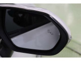 BSMを装備。さらに、後退時車両検知警報【RCTA】を搭載しています。バックで出庫する際に左右から接近する車両を検知し、ミラーのインジケーターの点滅と警報音で警告して安全確認をサポートしてくれます。
