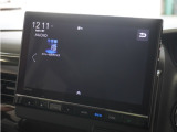 運転席と助手席は足元が繋がっているので自由に行き来しやすいので駐車場が狭いときでも助手席側からスムーズに乗り降りできて便利!